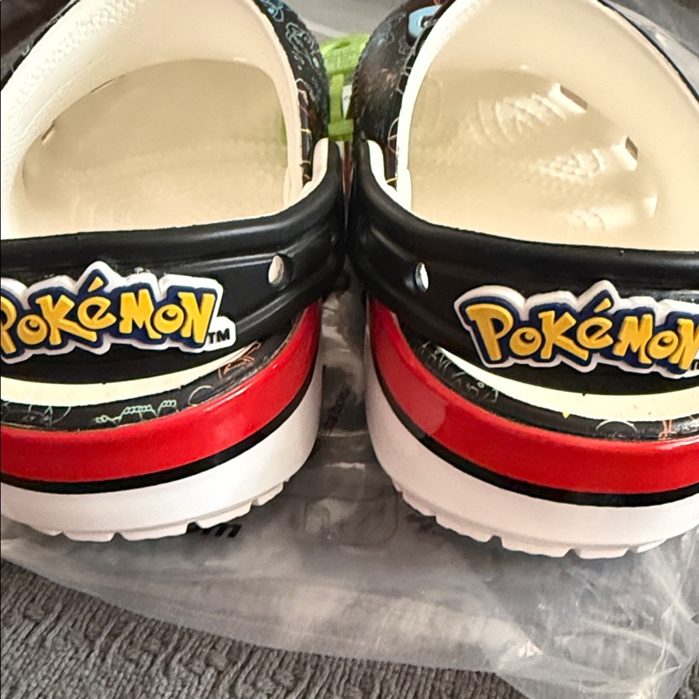 CROCS Kids Pokémon S - Black and Multicolor NWT - Picture 4 of 5